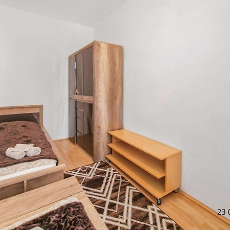 Elegant Three-Bedroom Suite Wina Bagian luar foto