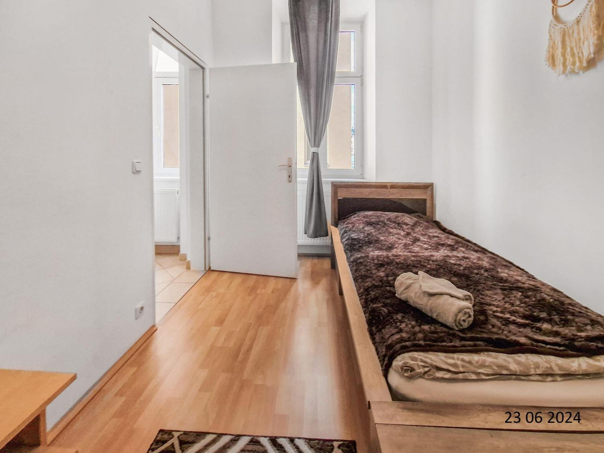 Elegant Three-Bedroom Suite Wina Bagian luar foto