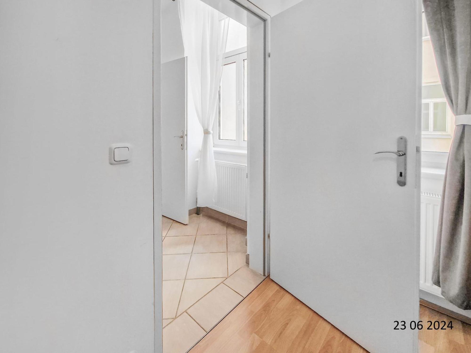 Elegant Three-Bedroom Suite Wina Bagian luar foto