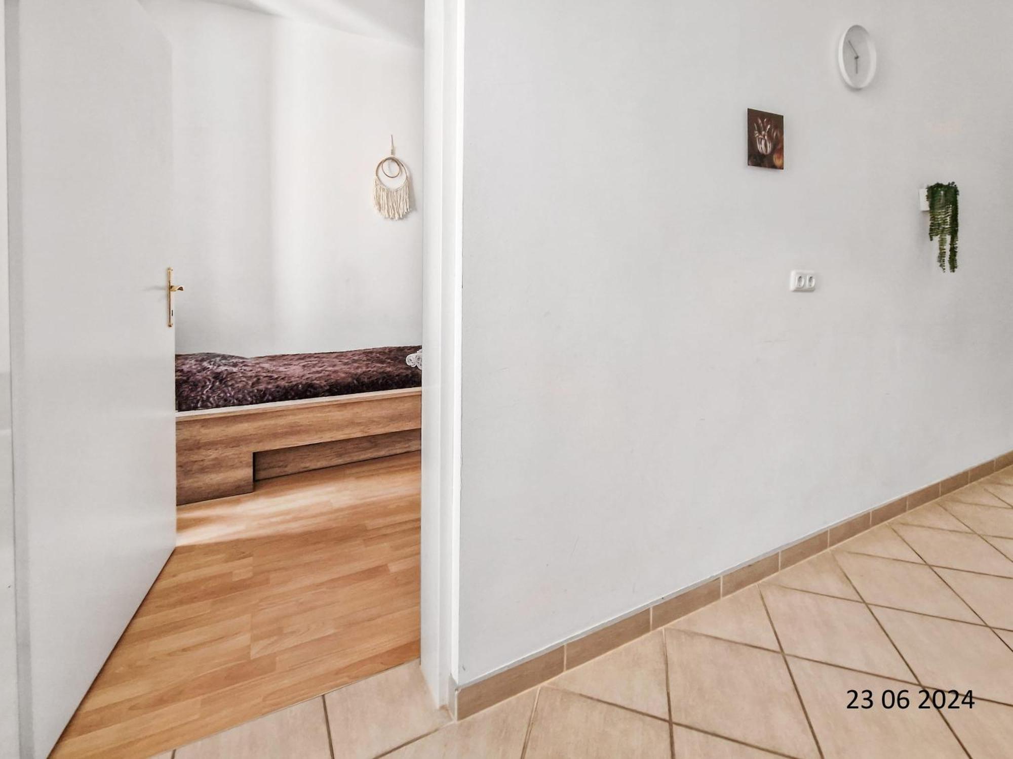 Elegant Three-Bedroom Suite Wina Bagian luar foto