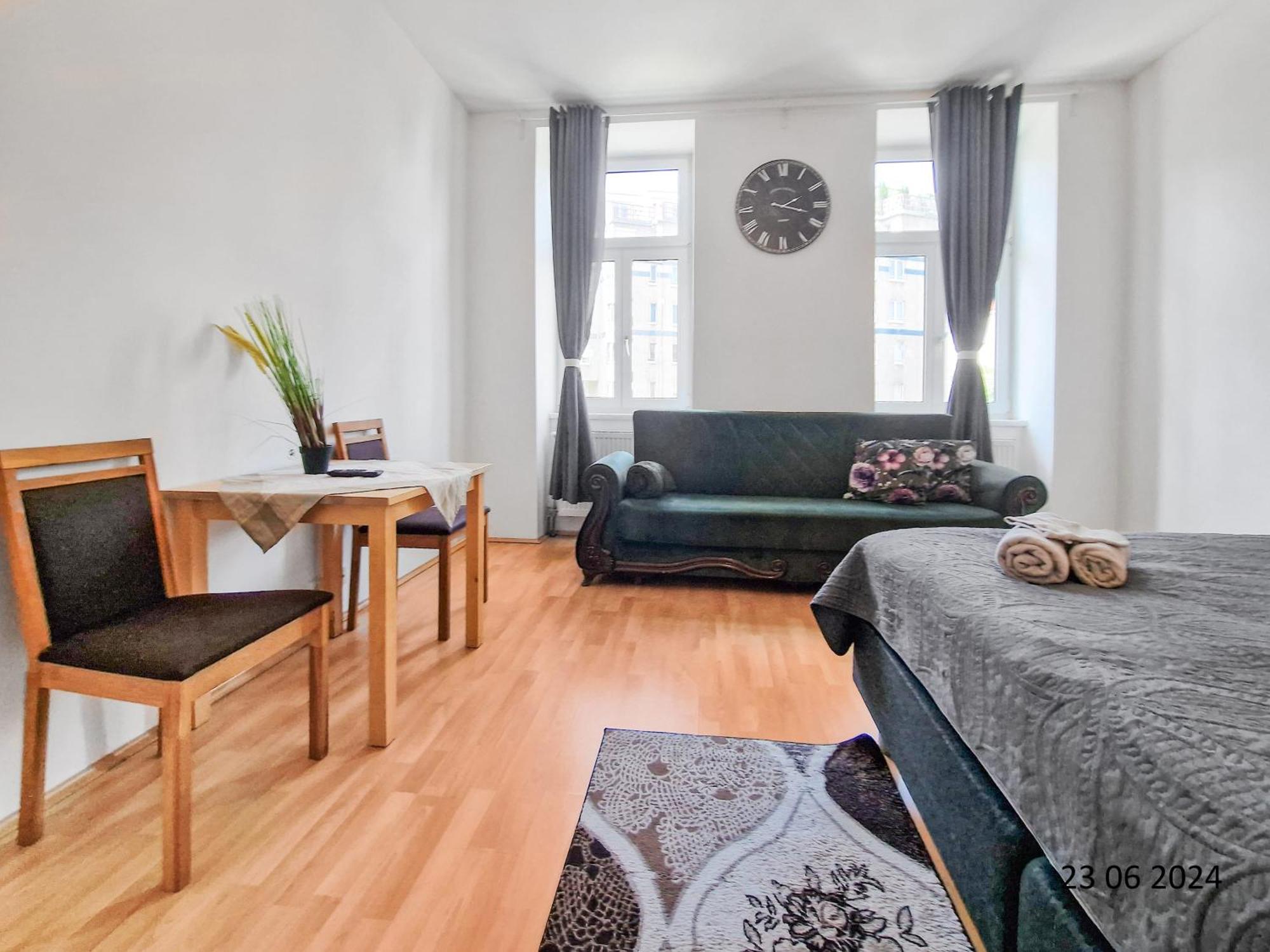 Elegant Three-Bedroom Suite Wina Bagian luar foto