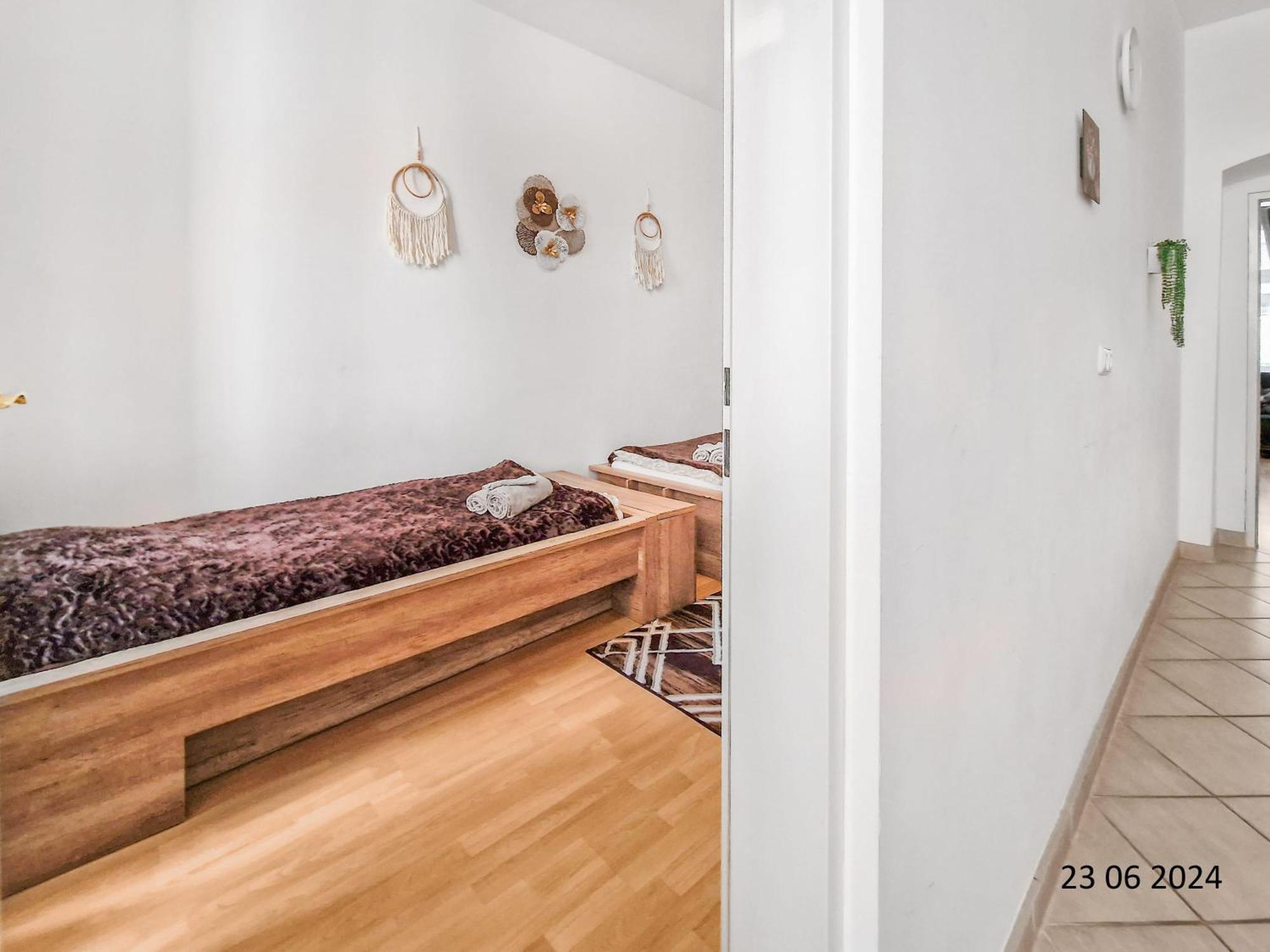 Elegant Three-Bedroom Suite Wina Bagian luar foto