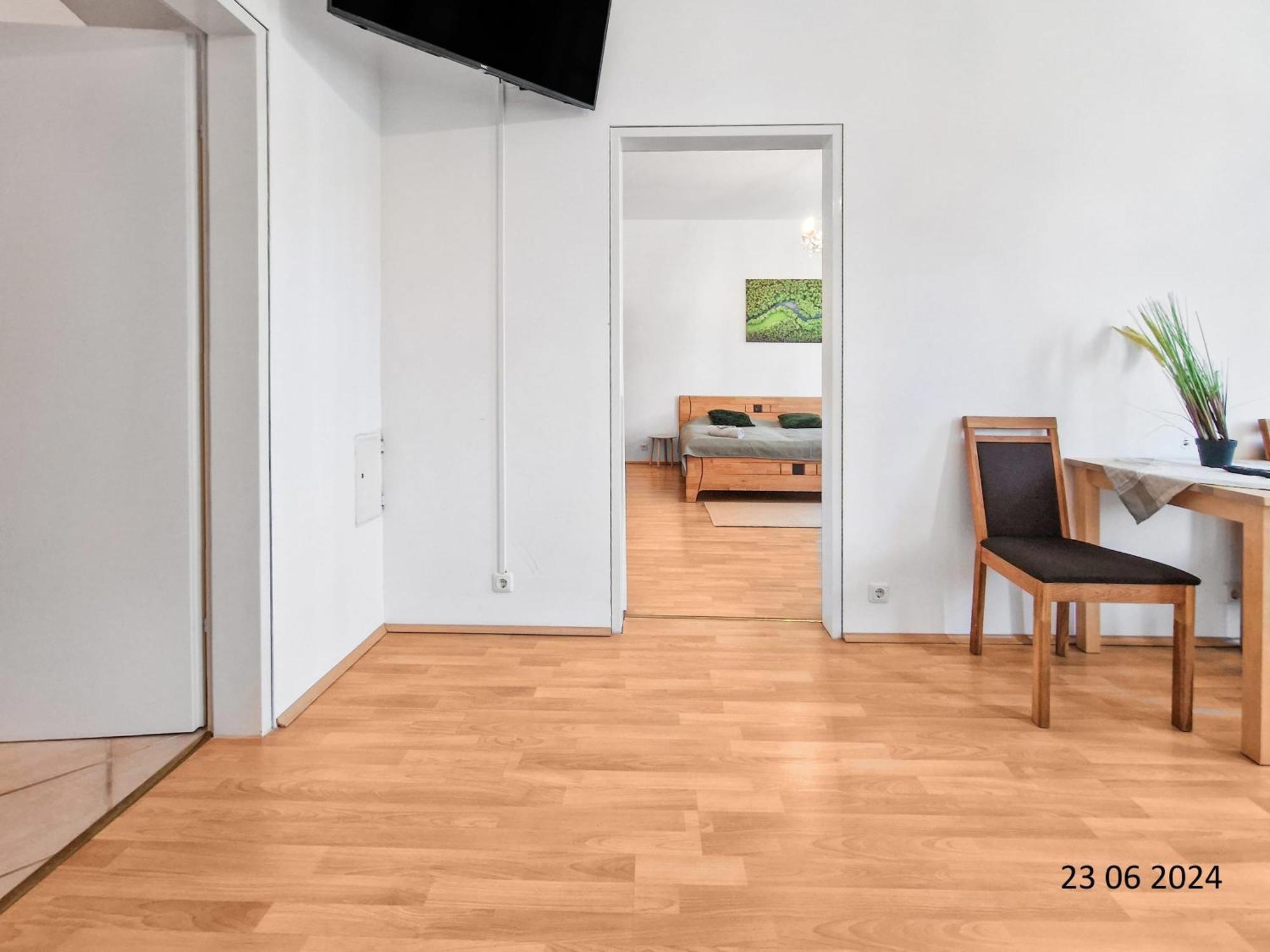 Elegant Three-Bedroom Suite Wina Bagian luar foto