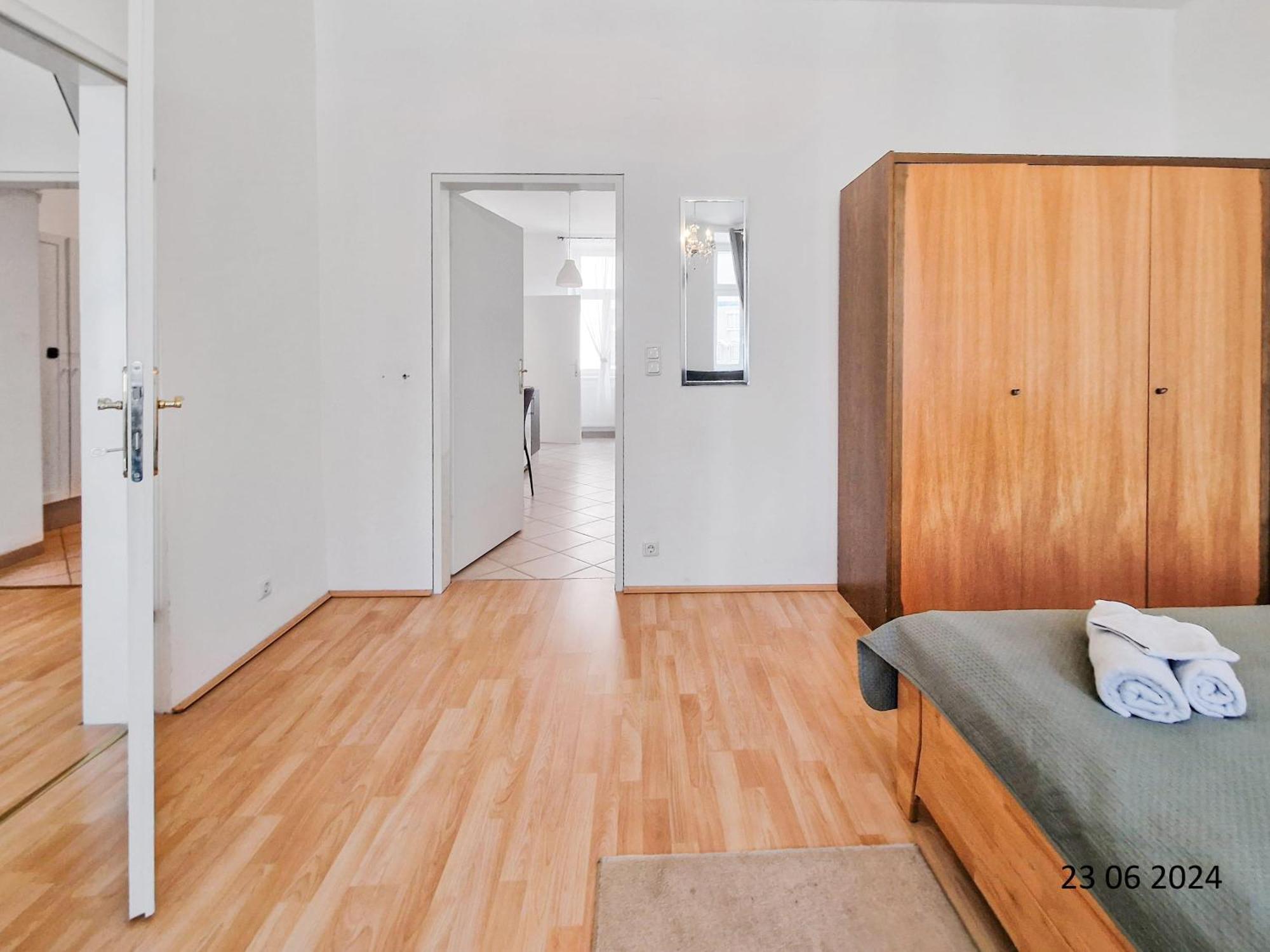 Elegant Three-Bedroom Suite Wina Bagian luar foto