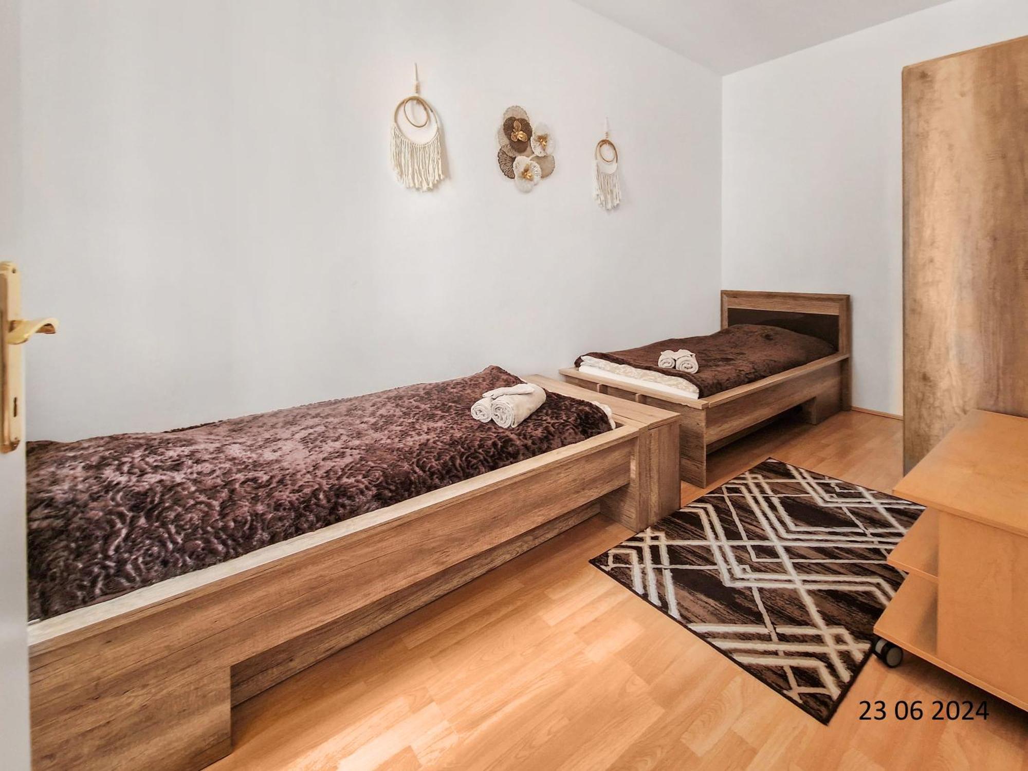 Elegant Three-Bedroom Suite Wina Bagian luar foto