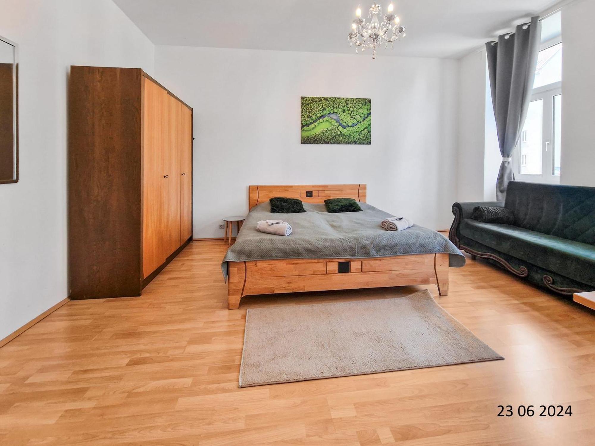 Elegant Three-Bedroom Suite Wina Bagian luar foto