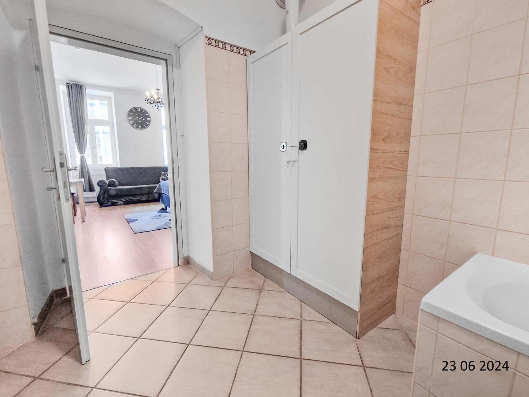 Elegant Three-Bedroom Suite Wina Bagian luar foto