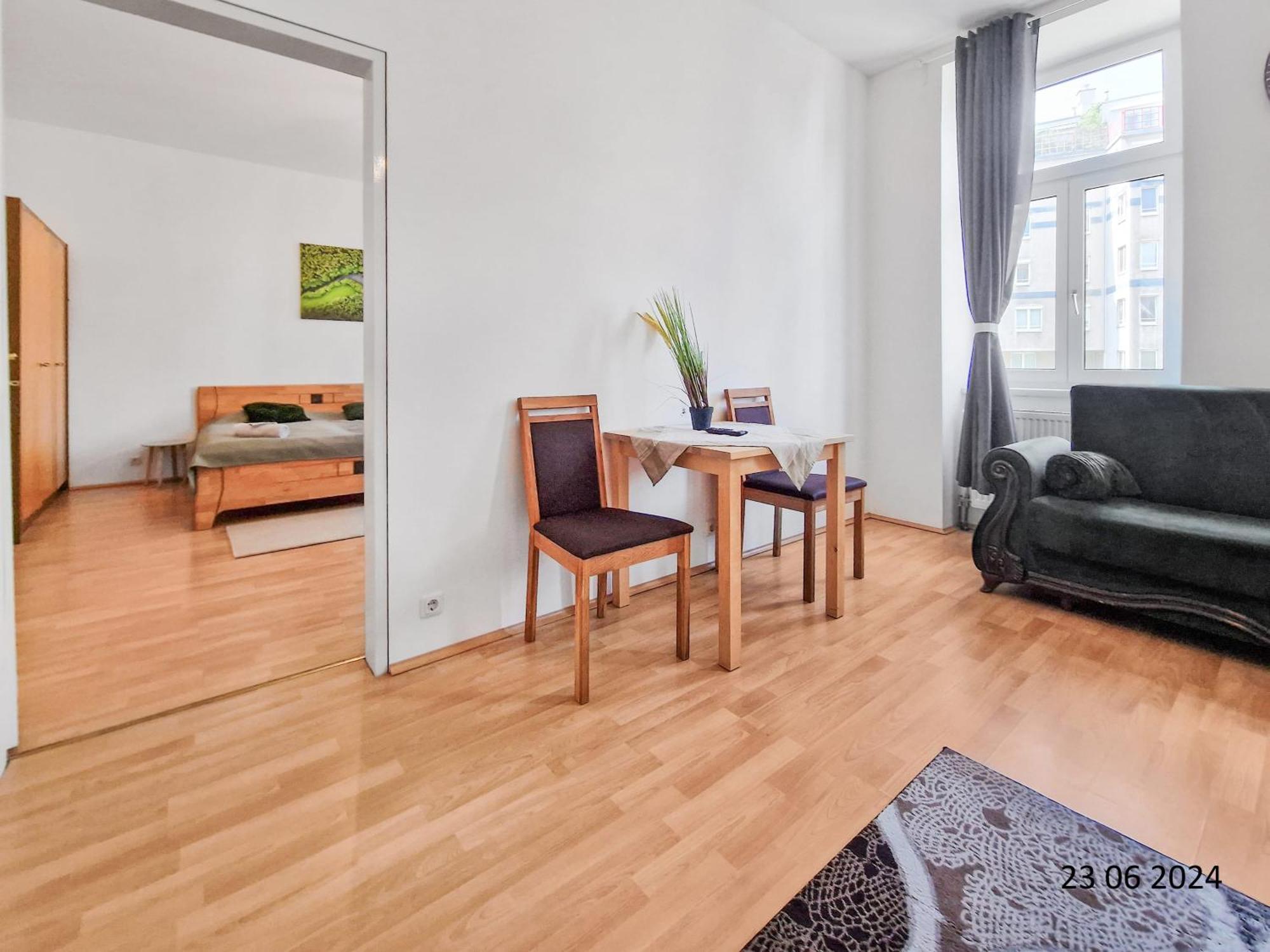 Elegant Three-Bedroom Suite Wina Bagian luar foto