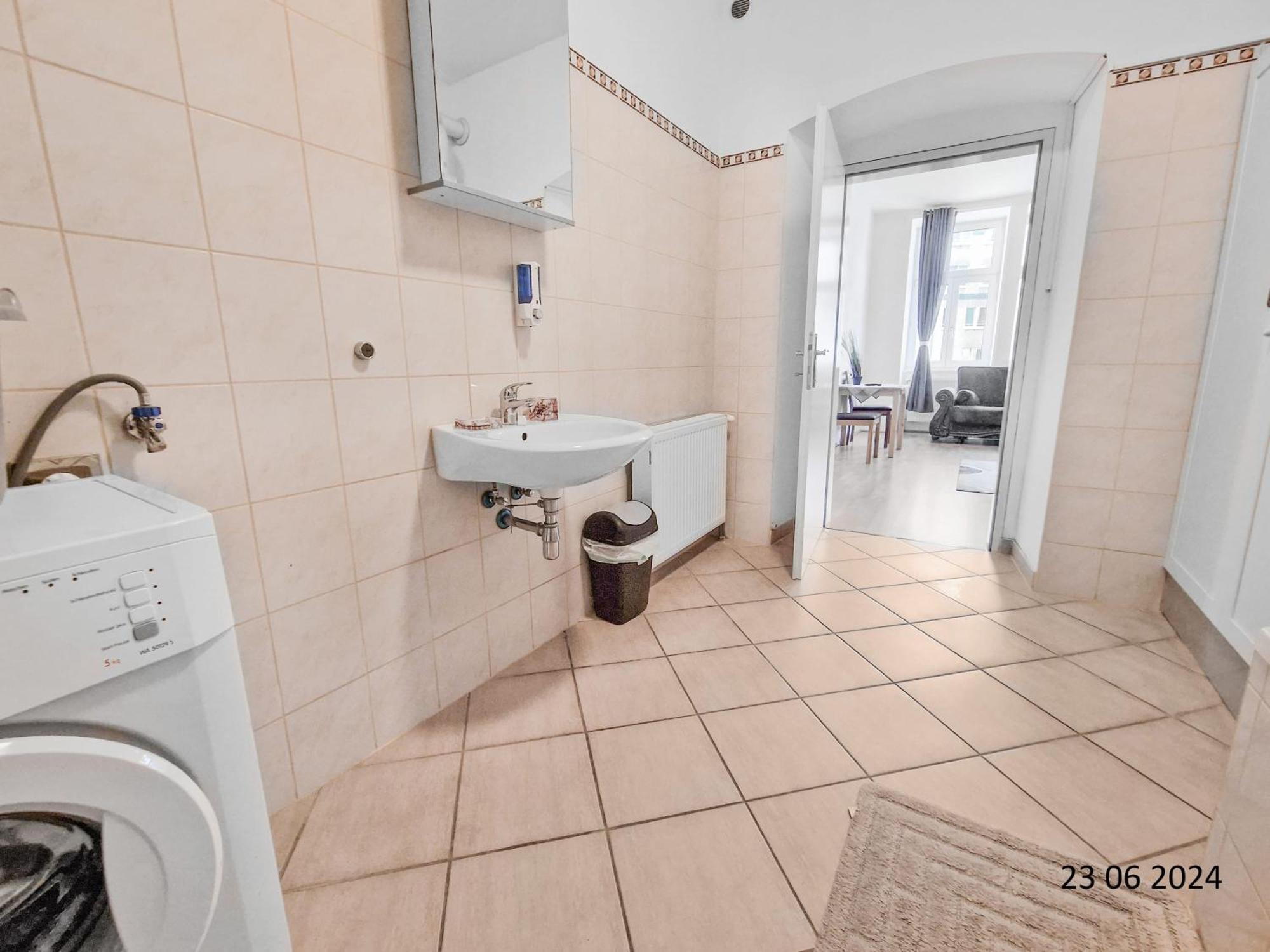 Elegant Three-Bedroom Suite Wina Bagian luar foto