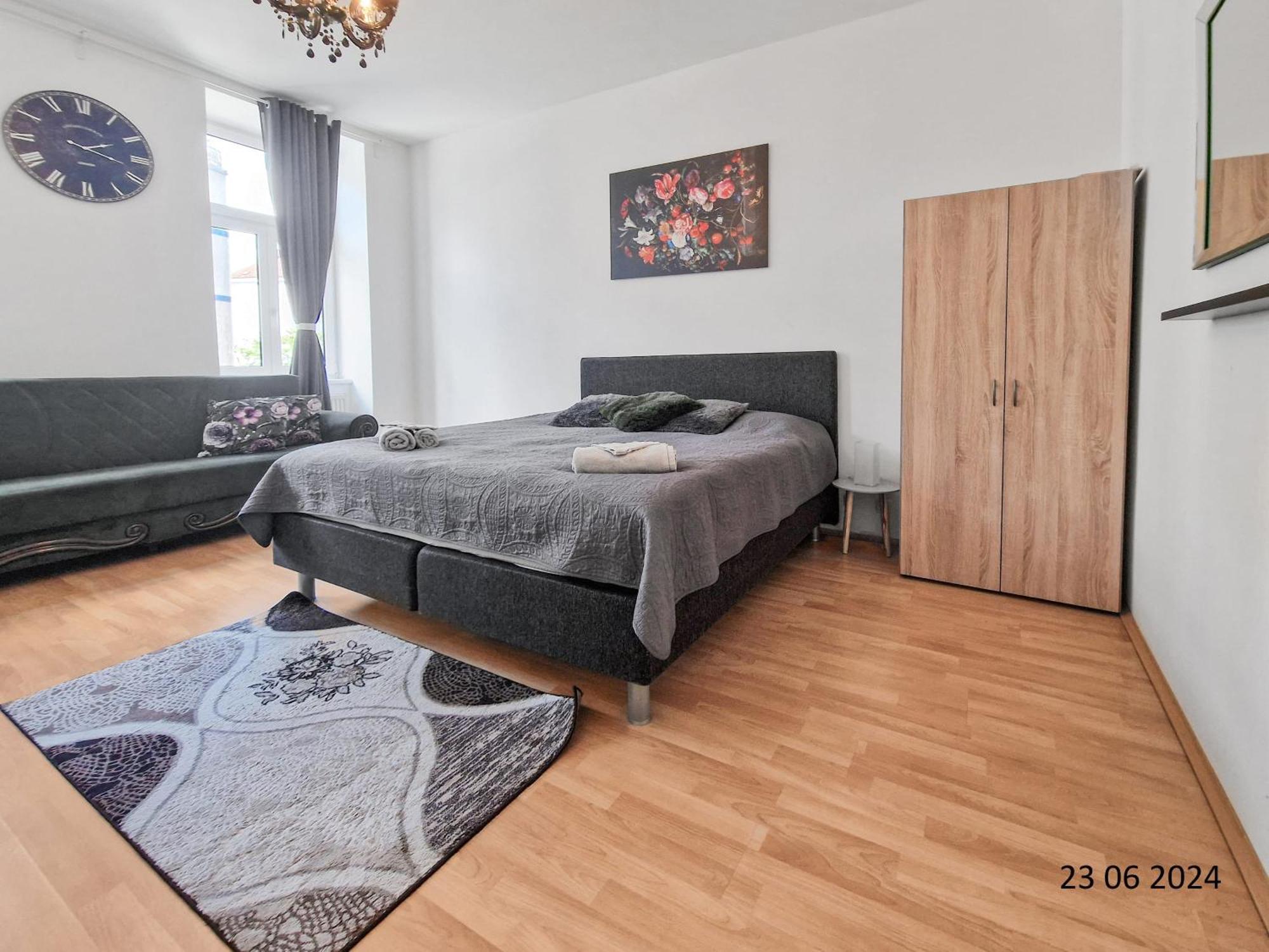 Elegant Three-Bedroom Suite Wina Bagian luar foto