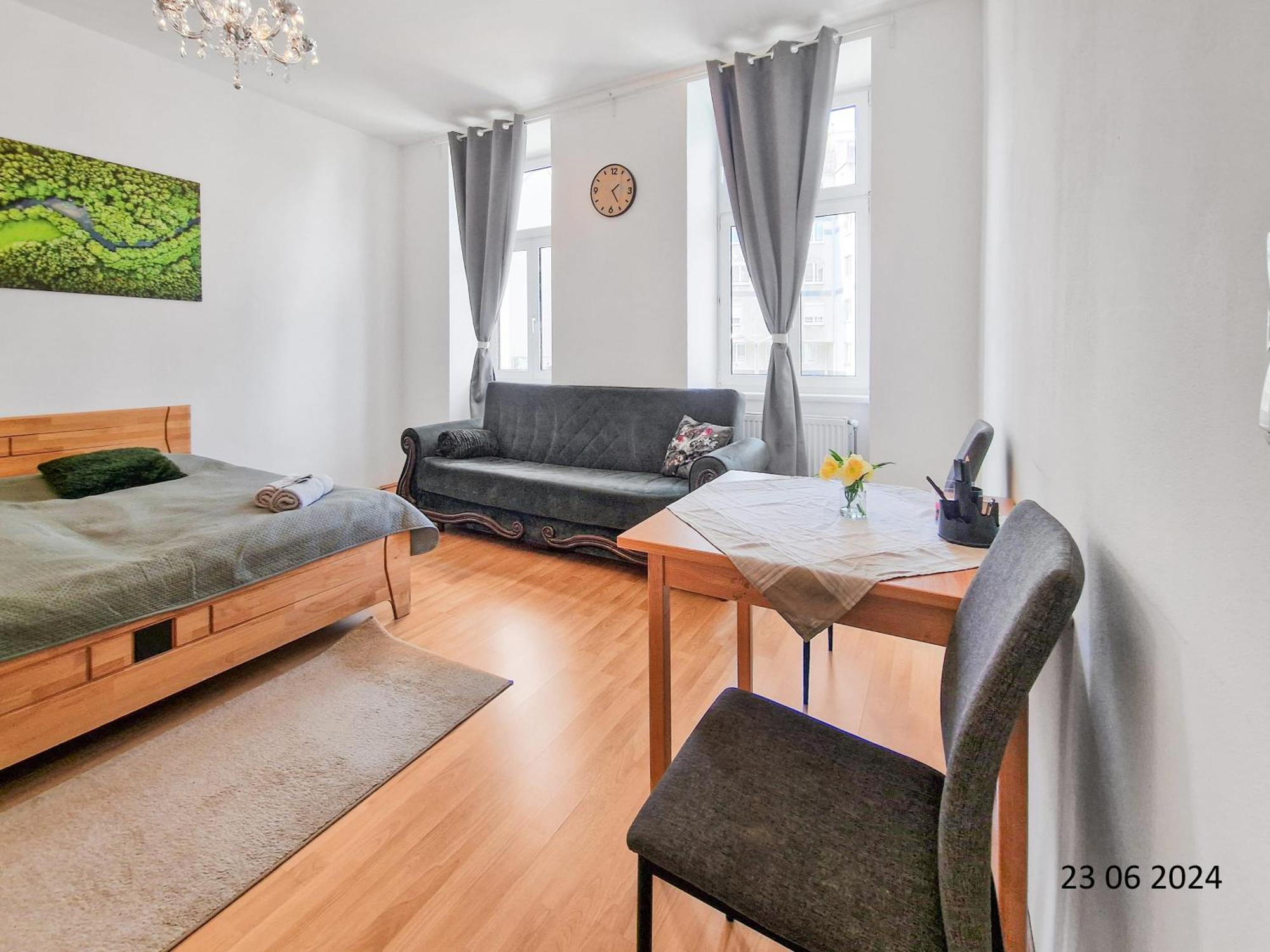 Elegant Three-Bedroom Suite Wina Bagian luar foto